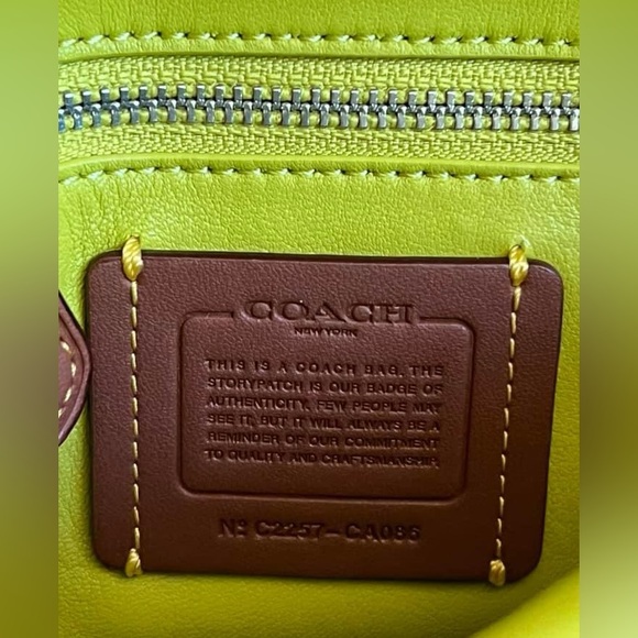 CA086 - Coach Pillow Madison Shoulder Bag 18 with Quilting - Picture 11 of 15